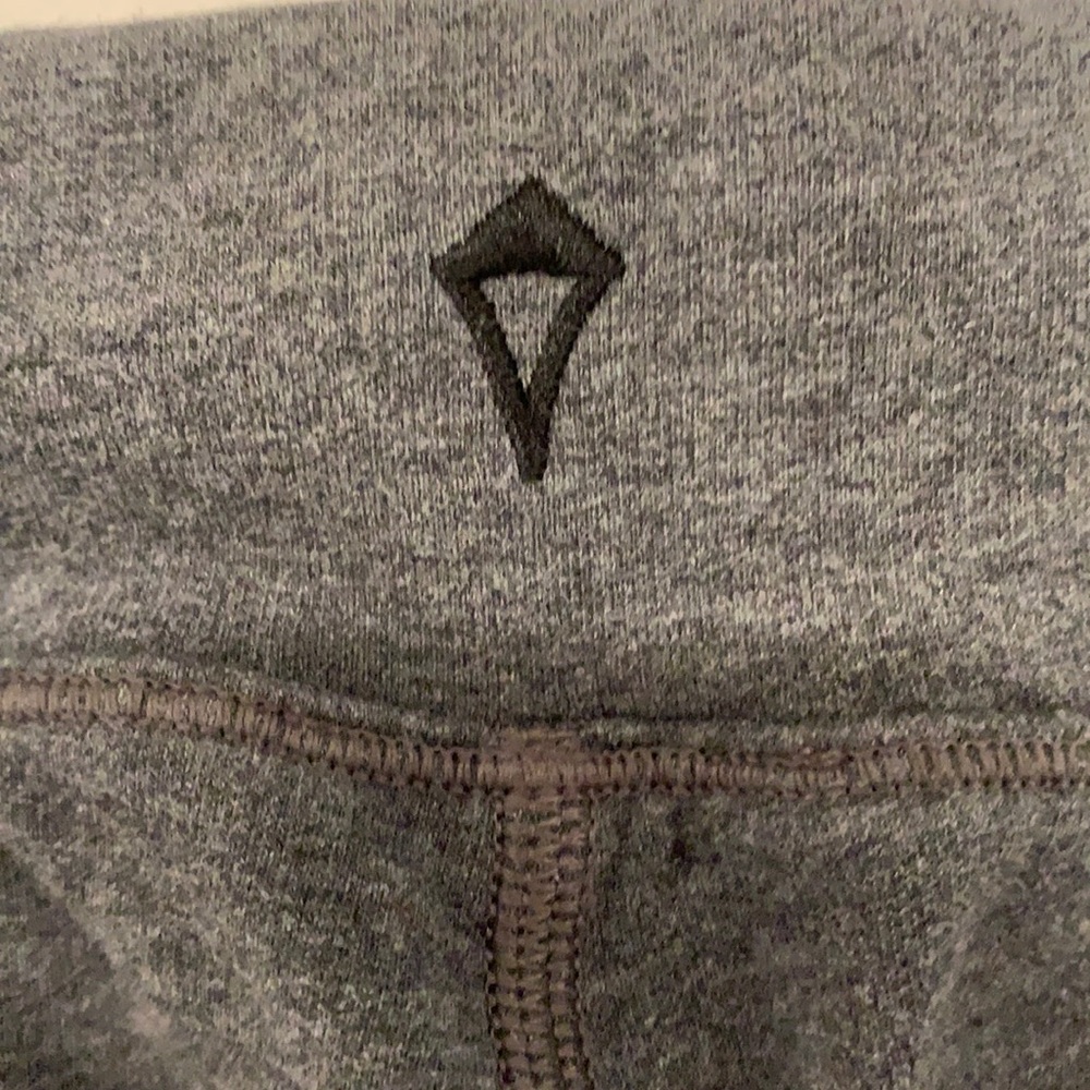Cute Ivivva crop pants size 12 - Picture 7 of 7